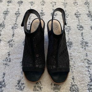 🌟CYBER MONDAY SALE🌟 Vince Camuto black sandals